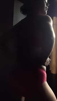 Indische hausfrau striptease