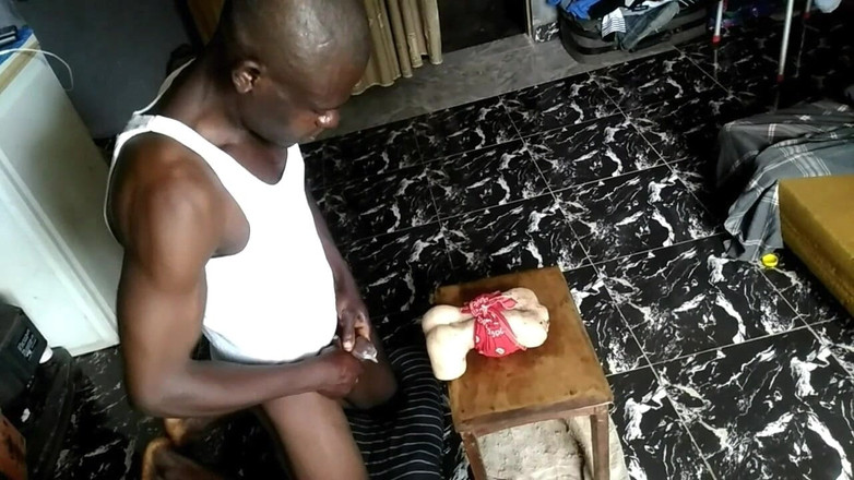 Moviesporn1: Boşalmaya çalışıyor