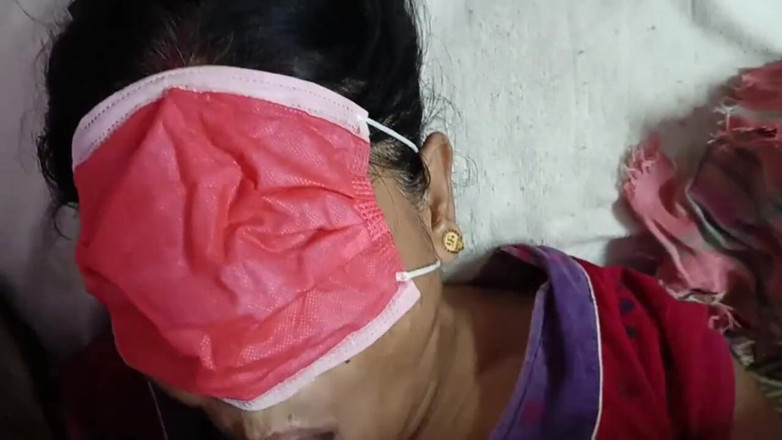 bengalihousewife: Suri rumah Bengali India Boudi menghisap &amp; persembahan kongkek