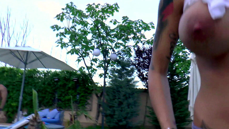 Erotic Planet X: Titus Pool Party 2 - Nasse Schlampen Werden in Der Poolorgie Hart...