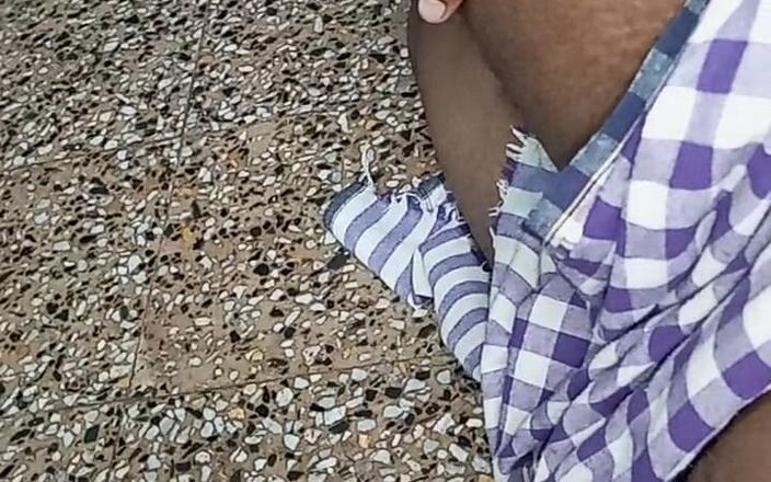 Sweet Indian cock: Bhabhi suger och slickar min penis i hemmet