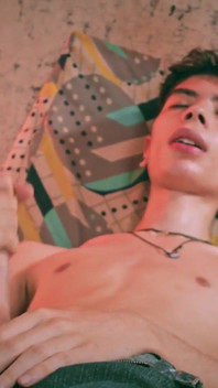 Hubená Twink Magic C Solo Spit masturbace precum a cum play