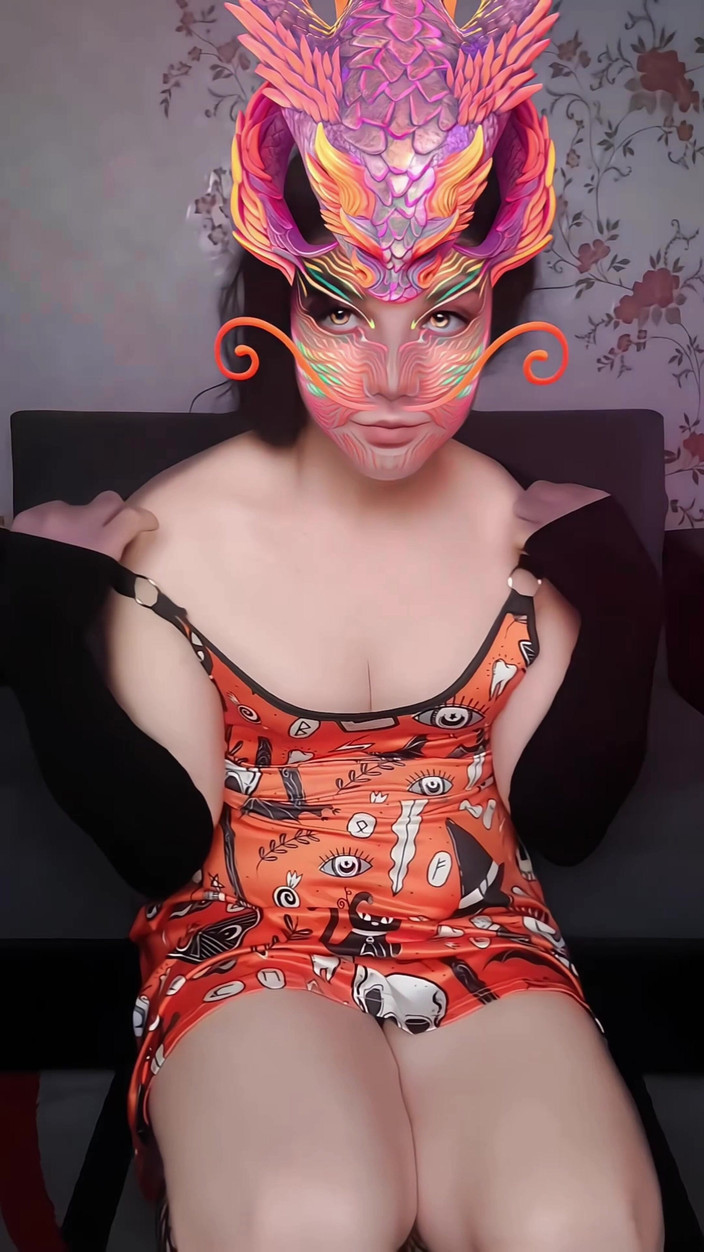 Kitty_Cross: Crossdresser Magic: Vẻ ngoài xinh đẹp, làn da mịn màng, và...