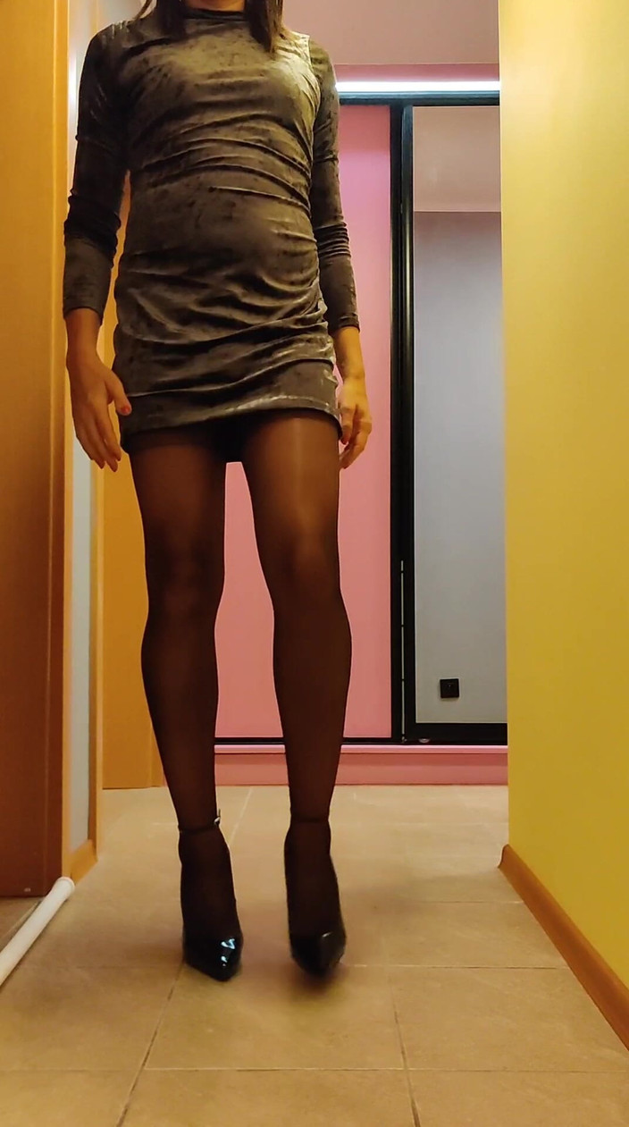 MicziCD: Andando pelo seu novo apartamento com uma roupa sexy