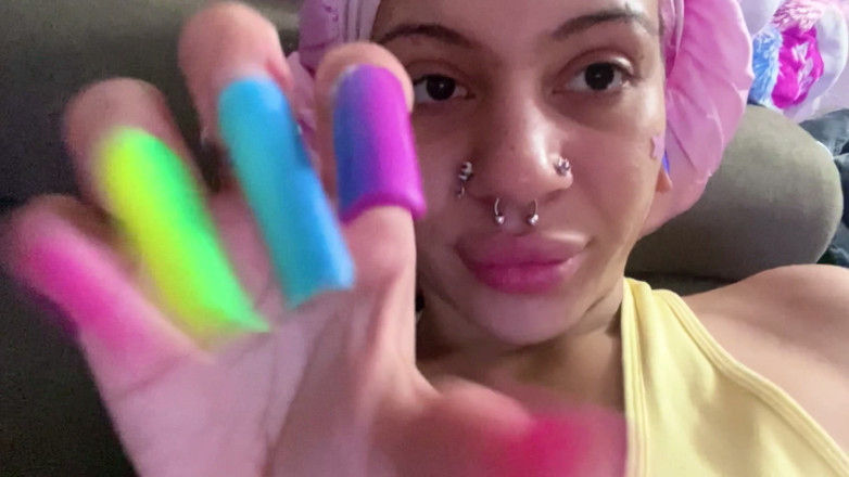 Nali Marie: En primer plano - uñas largas acrílico super largo asmr golpeando...