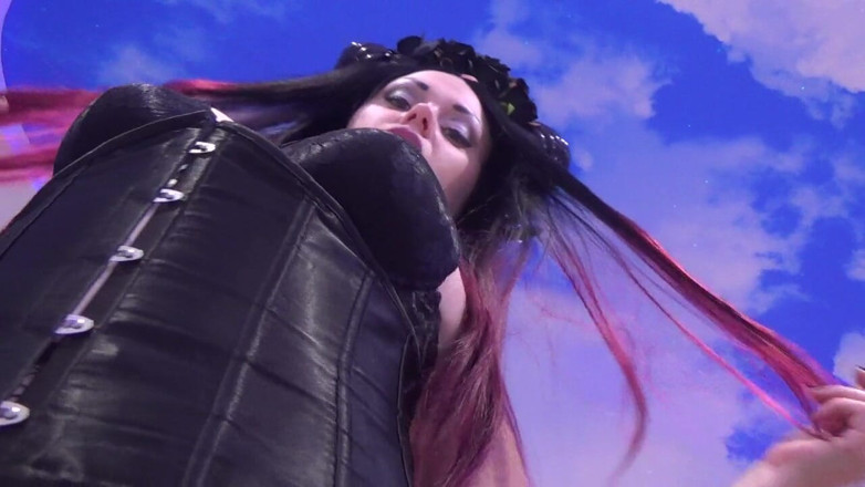 Goddess Misha Goldy: Succubus gigante ti fa venire e schiacciare!