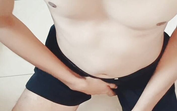 Sexy_Zeb: सेक्सी समलैंगिक मर्द अपने सेक्सी चेहरे पर वीर्य की बौछार ले रहा है