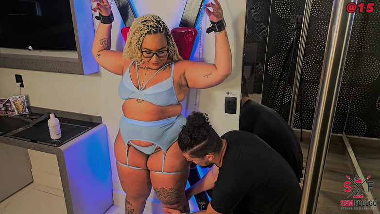 Cadu Sem Folego: Dizinha menerima urutan dan diikat untuk menyemburkan