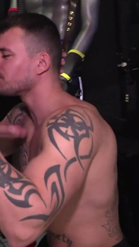 Trans com caras gays em festa quente 1 1