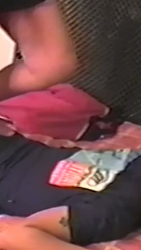 Pisoteando descalzo en la cama a cuadros - la señora camina por todo su pie esclavo