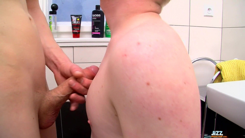 Jizz Addiction: Arkadaşlar emiyor ve sikişiyor