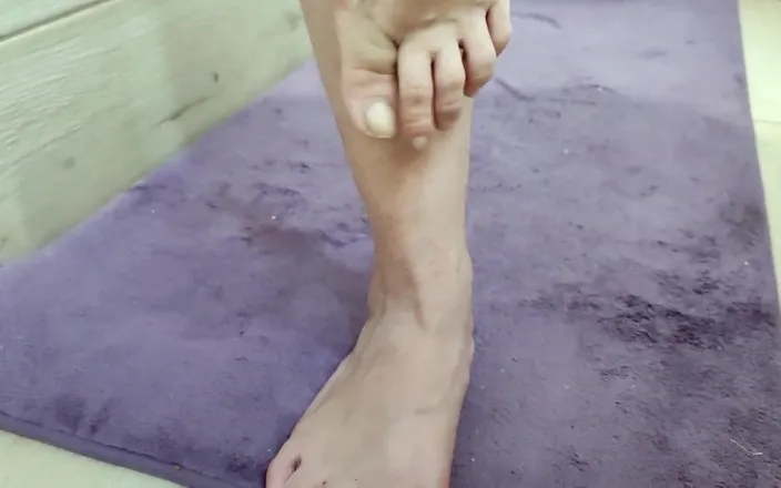 Erica Sweet: Feet Finger Nail Fetish and Masturbate