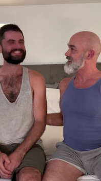 3 Orgasmy pro nevlastního otce