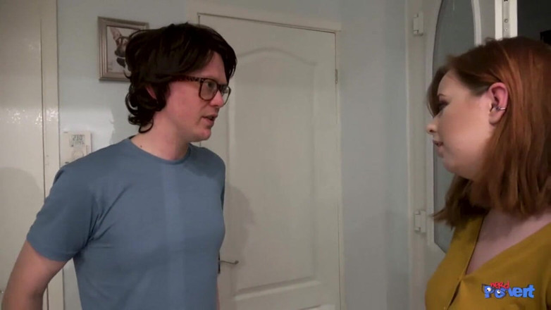 Nerd Pervert: Millie Santoro și Caitlyn Smith - curve cu excitare la orgasm