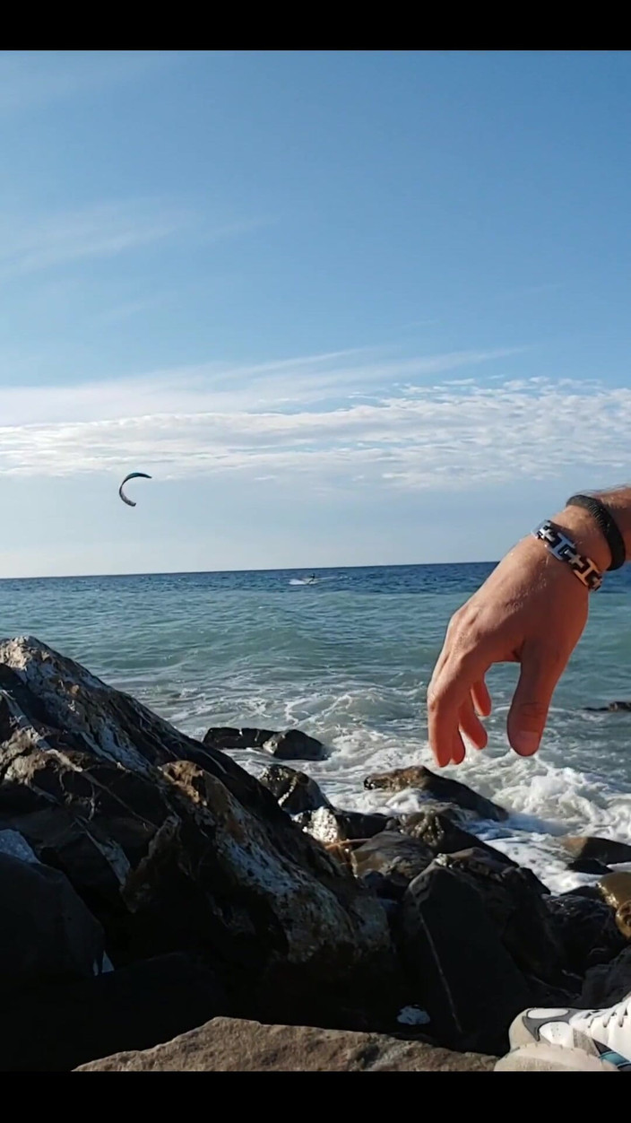 Boy jerking off: Di Pantai