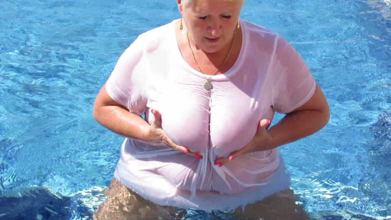 Uk Joolz: Wet t shirt