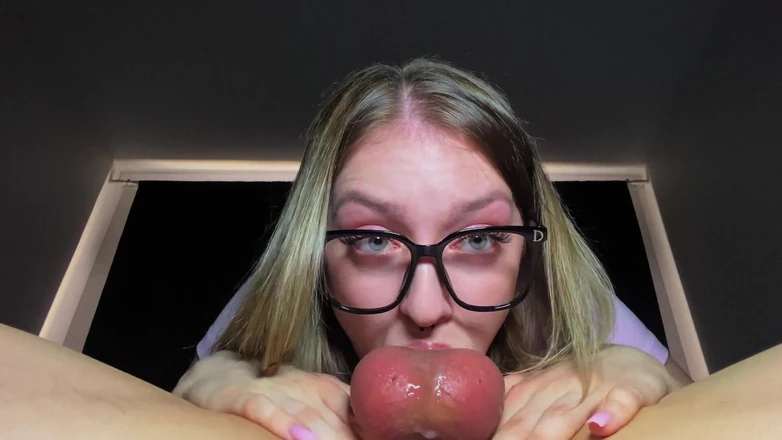 KissAllisse: The Cock Fills Her Mouth Until It Reaches Throatpie