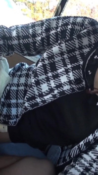 Si Dia Memegang Gambar Dan Menerangkan Cara Dia Menghisap Batang Dengan Ghairah