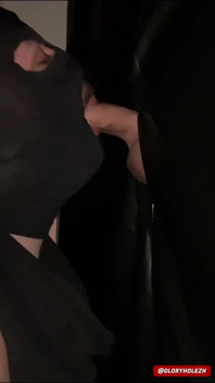 19 tahun dapat blowjob pertamanya daripada seorang lelaki dan memberikan dua pancutan mani.