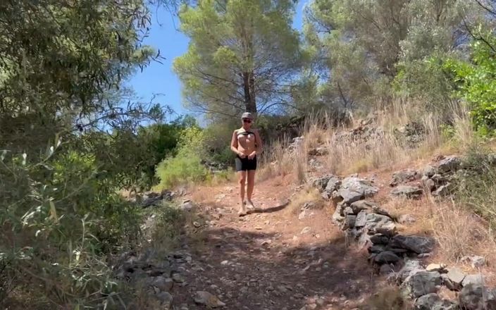 Outfalling Sex: Horny Hiking Ends with Mouth Full of Cum