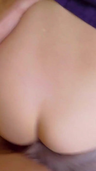 Eu fodi minha colega de quarto enquanto ela estava filmando um vídeo de rabo anal