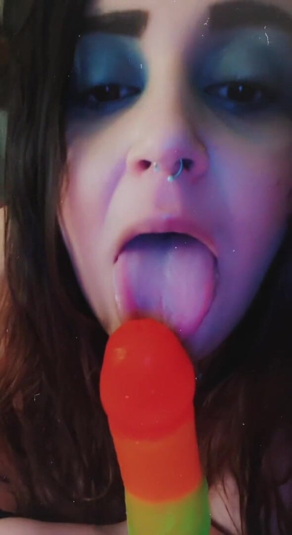 Nikki Danzig: Ssbbw sürtük oral becerileri pratik yapıyor