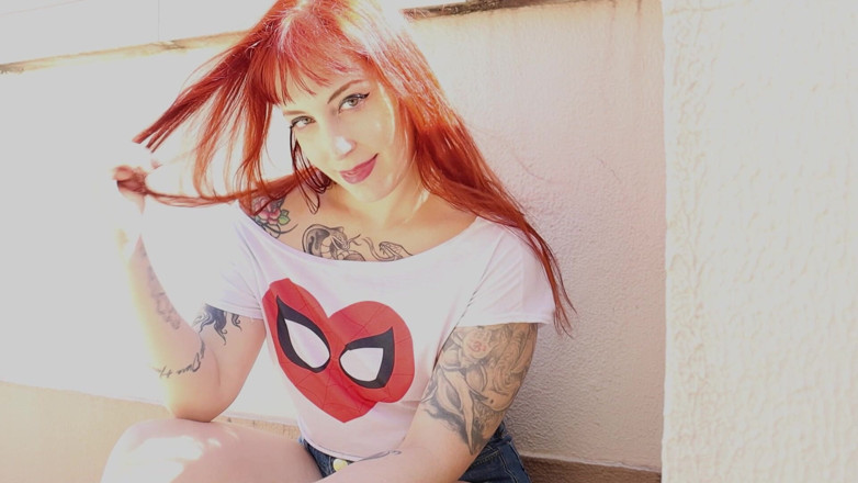 Mel Fire: Kaki mary jane kotor banget pakai abu rokok