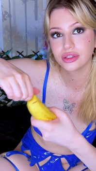 Fetiș cu picioare Zdrobi banana cu picioarele mele - Fetiș dezordonat al picioarelor