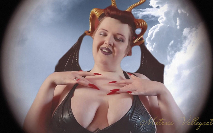 Mxtress Valleycat: Cosplay Day Drain