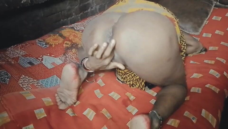 Deshi girl 9: 결혼식에 가고 나서, 며느리들은 닫힌 방에서 엉덩이를 보여줬다.