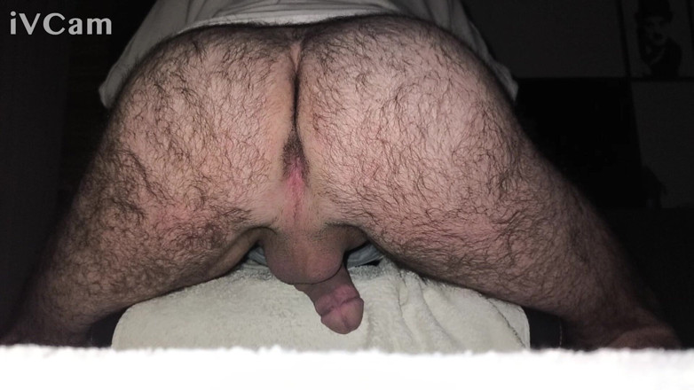 Cummyboy90: Моя волосатая тугая задница готова, чтобы ее трахнули.