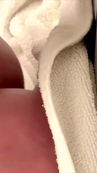 50 cm Długi dildo analny masturbuje się słodkim orgazmem i dużą ilością soku z mojej cipki