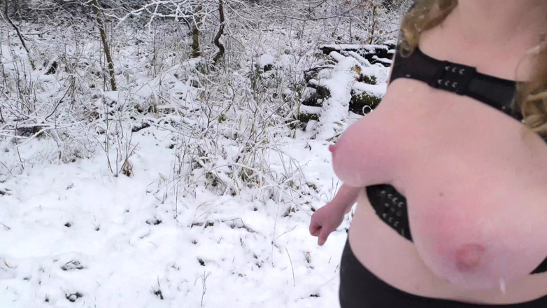 Bouncy Tits Action: Naked Tit Slapping in the Snow