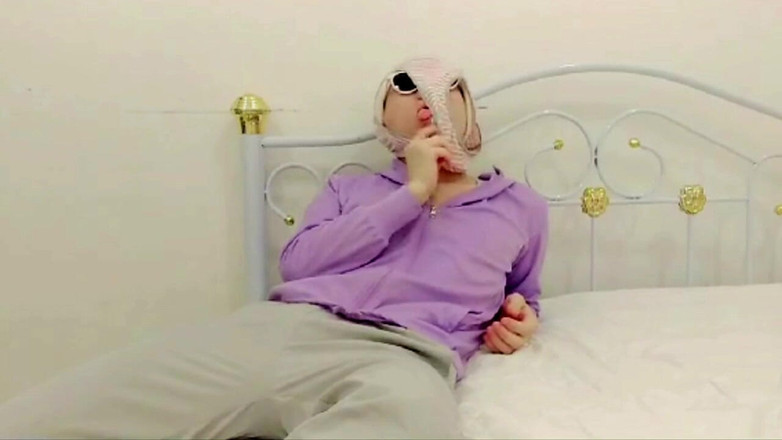 KamenKnight: 変態仮面セクシーなベッドでマスターベーションカップ