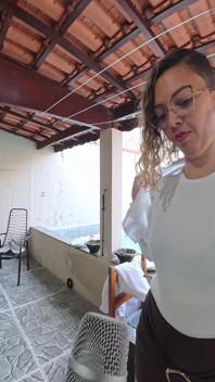 Reporter bugil setelah kepergok membobol rumah.