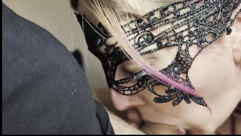 Sheswallowsdaddy: Nachmittags-hals-service - schwarzes kleid schluckt jeden tropfen