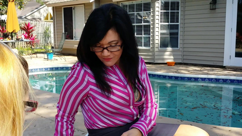 Tropical Lust: Kendra Lynn plays with her stepmom
