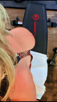 Gilf y milf se hacen trabajar sus coños