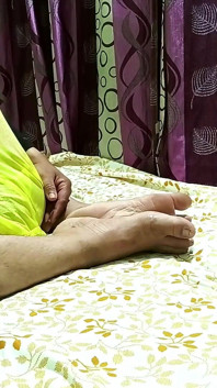Hintli evli evli kadın seksi iç çamaşırlı ateşli sikişiyor