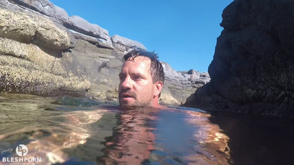 bleshporn: Nahý bleshcouple, který má kvalitní čas.