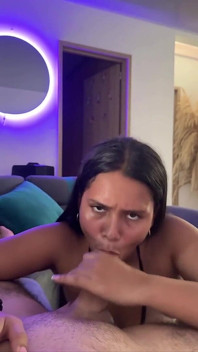 Hermosa Morena Colombiana Mamando Una Polla Gruesa