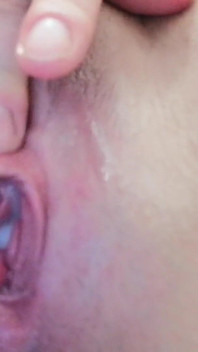 Wifey cremoso coño masturbándose