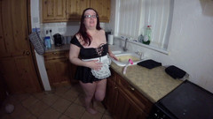 Littlevixen: Francouzská služka uklízí v kuchyňském dřezu