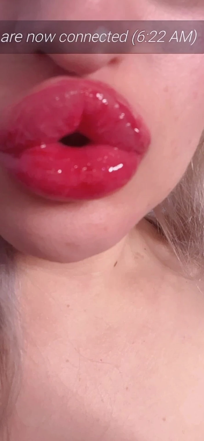 FinDom Goaldigger: Red Lipstick Gloss Is Captivating