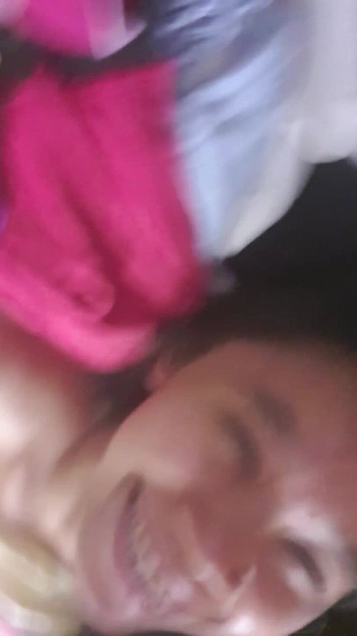 creamberryfairy: Mau nonton aku lagi bugil?