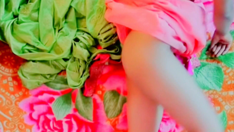 Urvy_99: Urvy Bhabhi gra nago w swojej sypialni dla sąsiada w...