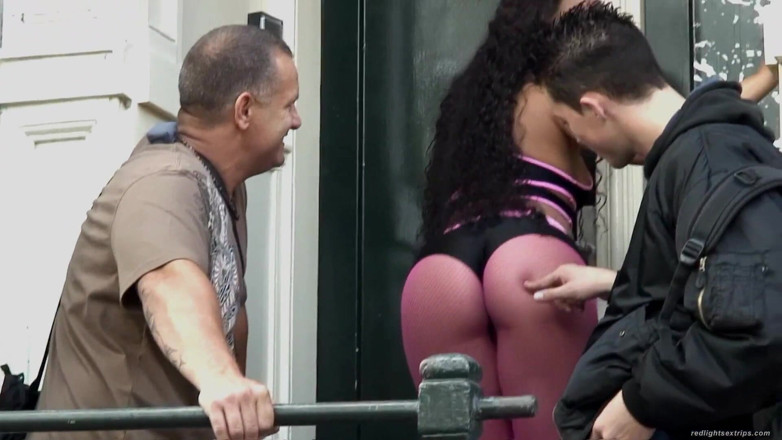 Red light sex trips: Primo piano interrazziale - Redlightsextrips