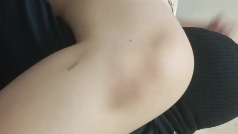 Angelina Pop: फुहार छोड़ना चाहती सुंदर लड़की की चूत पर जीभ से कोमल मालिश