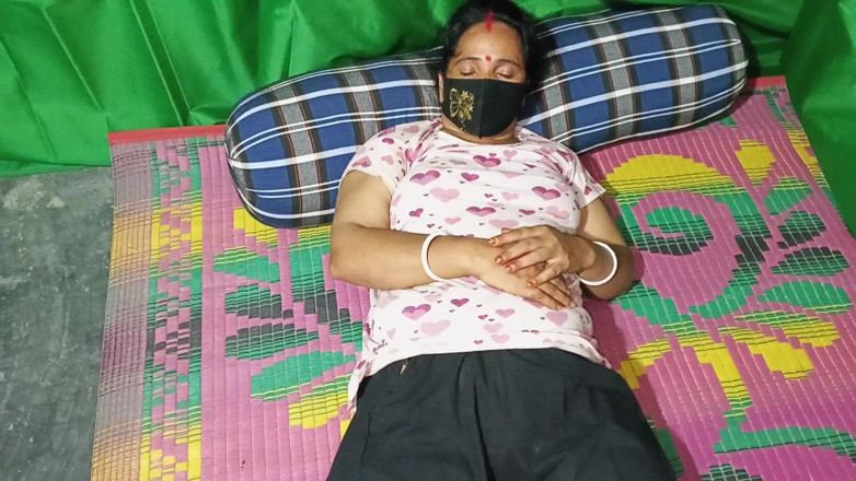 SAFI-SEXY: sautele paapa akele ghar par seksi ke saath nee sauteli...