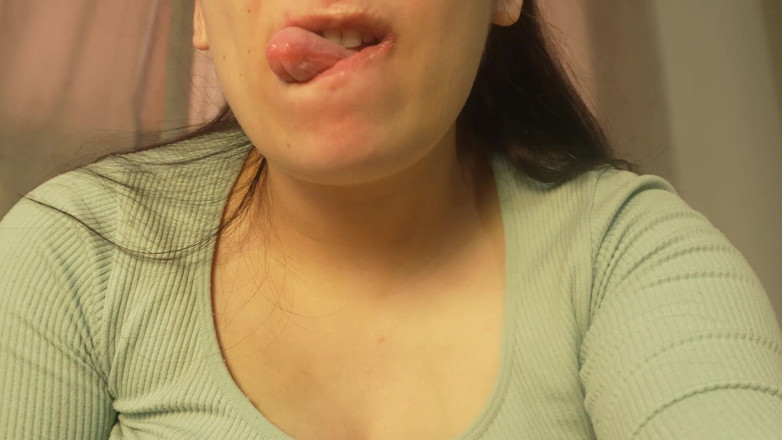 AmayaMori: My Pregnant Stepsister Is Mad at Her Tiny Stepsister, so...